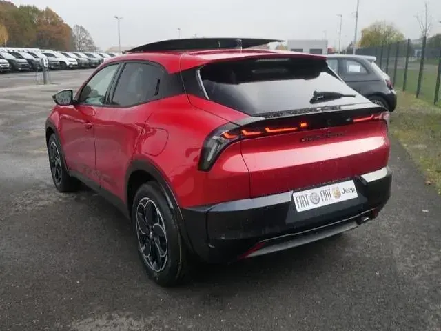 Nouă Alfa Romeo Junior 145 CP (106 kW) 2026 Roșu SUV