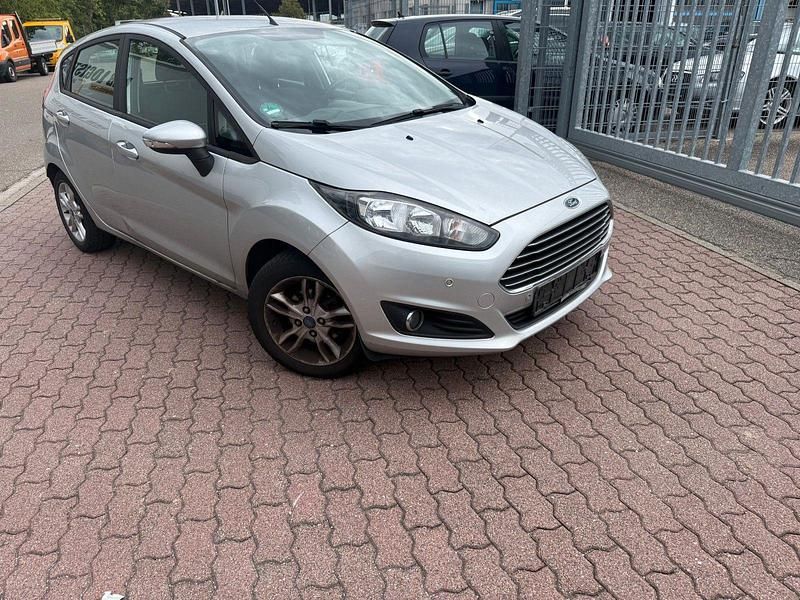 Silber Gebraucht 2014 Ford Fiesta SYNC Edition Kleinwagen | 3.900 € (Etwas zu teuer) - Bild 1/4