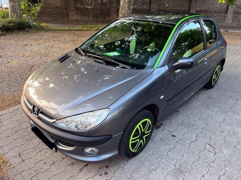 Grau Gebraucht 2009 Peugeot 206 Kleinwagen | 1.190 € (Guter Preis) - Bild 1/4