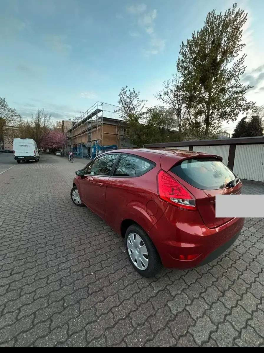 Używany Ford Fiesta 60 KM (44 kW) 2009 Czerwony Hatchback