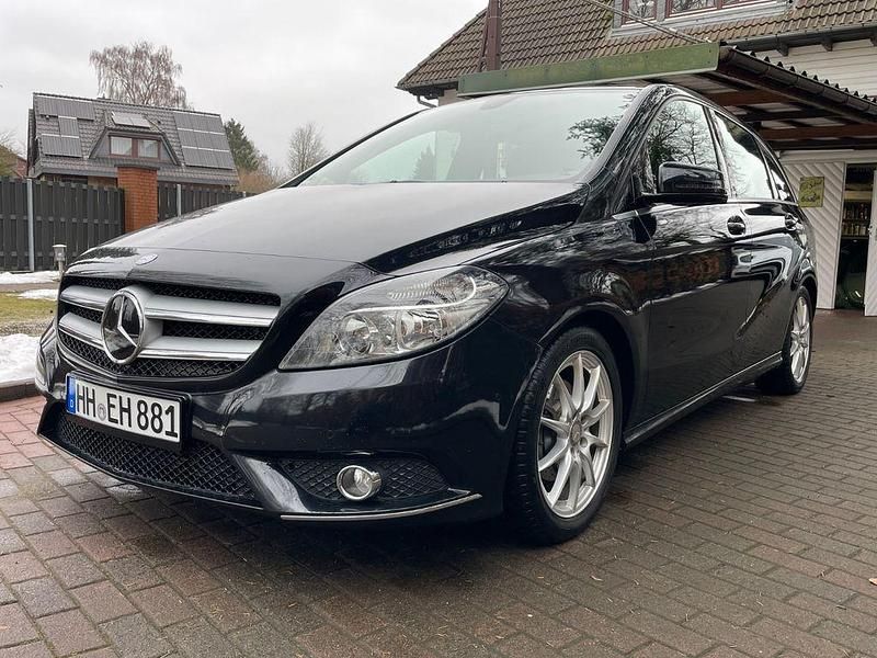 Gebraucht Mercedes B180 109 PS (80 kW) 2013 Schwarz Van / Kleinbus