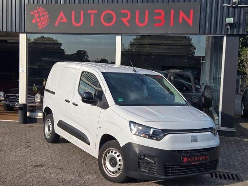 Weiss Gebraucht 2023 Fiat Doblò Van / Kleinbus | 19.900 € - Bild 1/4