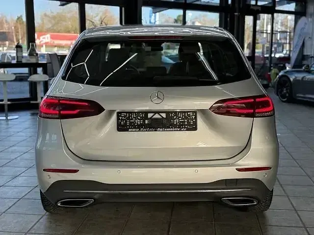 Gebraucht Mercedes B220 Progressive 190 PS (139 kW) 2019 Silber Van / Kleinbus