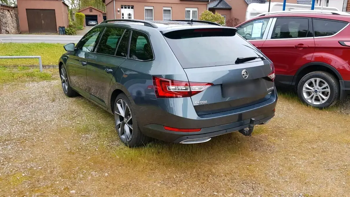 Gebraucht Skoda Superb SportLine 190 PS (139 kW) 2017 Silber Kombi