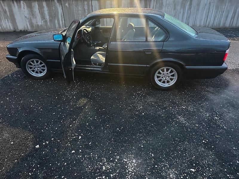 Gebraucht BMW 525 Basis 194 PS (142 kW) 1991 Schwarz Limousine