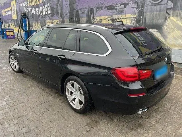Gebraucht BMW 520 184 PS (135 kW) 2012 Schwarz Kombi