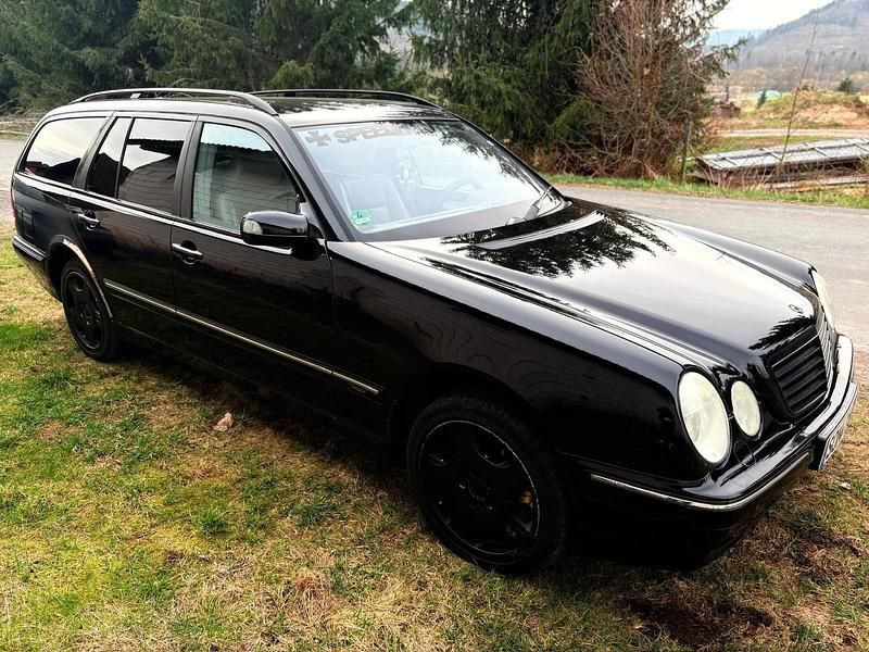 Gebraucht Mercedes E430 279 PS (205 kW) 2001 Schwarz Limousine