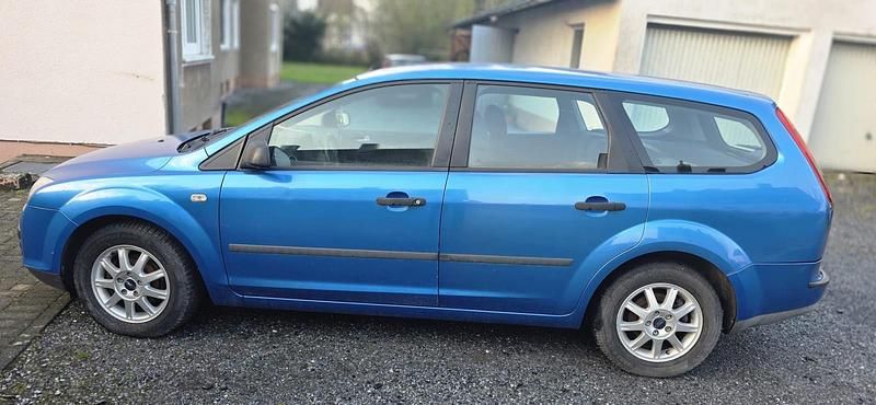 Gebraucht Ford Focus 90 PS (66 kW) 2005 Blau Kombi