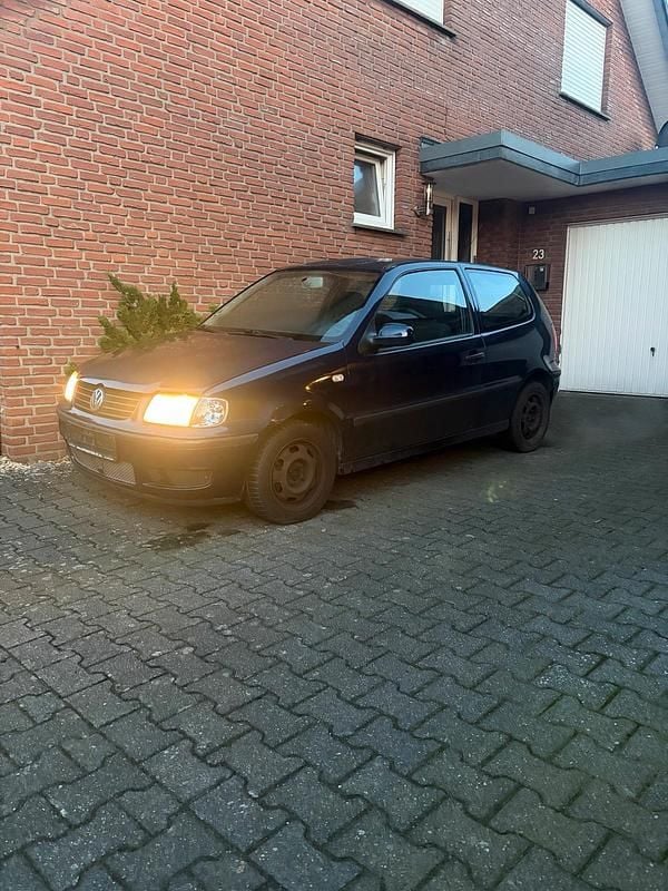 Blau Gebraucht 2000 VW Polo Kleinwagen | 590 € (Superpreis) - Bild 1/4