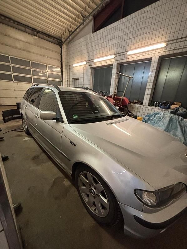 Gebraucht BMW 320 170 PS (125 kW) 2003 Silber Kombi