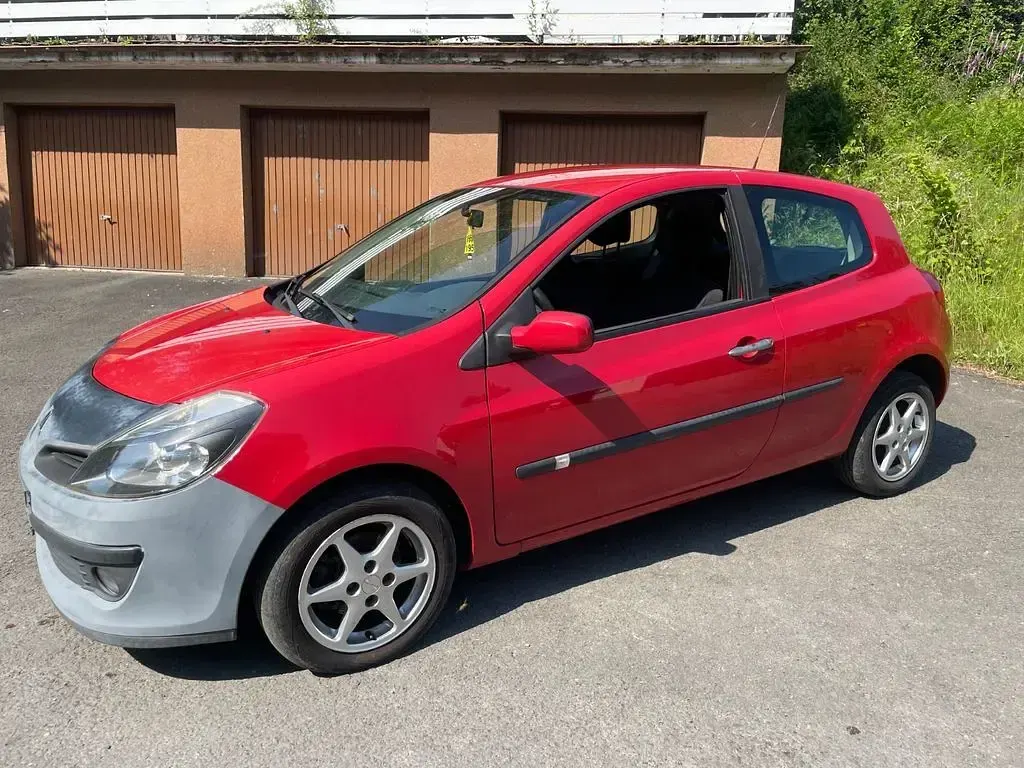 Gebraucht Renault Clio III Dynamique 75 PS (55 kW) 2008 Rot Limousine