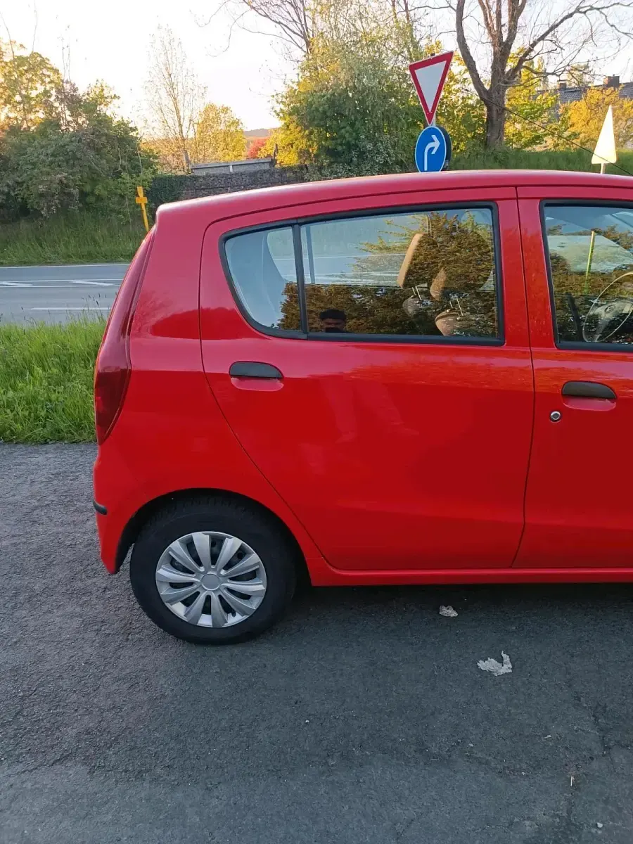 Gebraucht Daihatsu Cuore 70 PS (51 kW) 2008 Rot Kleinwagen
