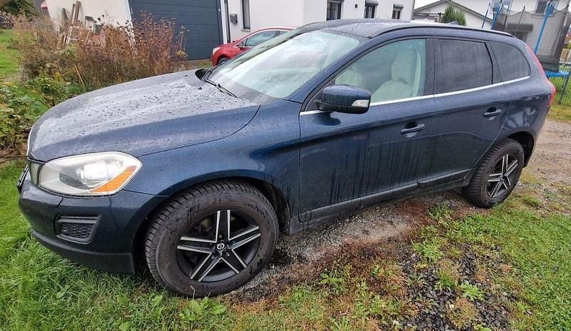 Blau Gebraucht 2012 Volvo XC60 Momentum SUV | 8.900 € (Guter Preis) - Bild 1/4