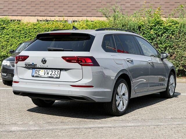 Gebraucht VW Golf VIII Life 116 PS (85 kW) 2024 Mondsteingrau Kombi