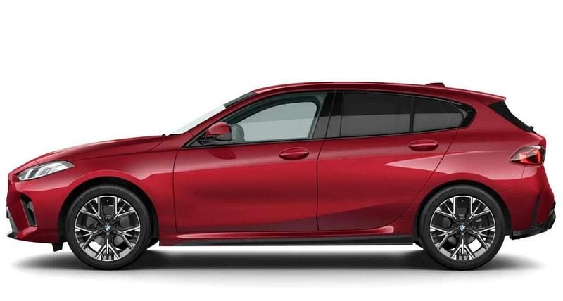 Fire red metallic Neu 2025 BMW 116 M Sport Kleinwagen | 33.790 € (Fairer Preis) - Bild 1/4