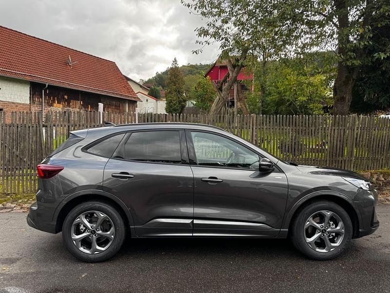 Neu Ford Kuga ST-Line 186 PS (136 kW) 2025 Schwarz SUV