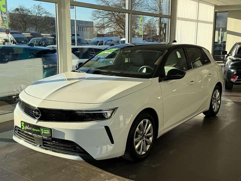 Gebraucht Opel Astra Elegance 131 PS (96 kW) 2023 Jade weiss/arktis weiss Limousine