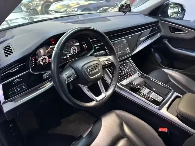 Używany Audi Q8 Performance 286 KM (210 kW) 2019 Szary SUV