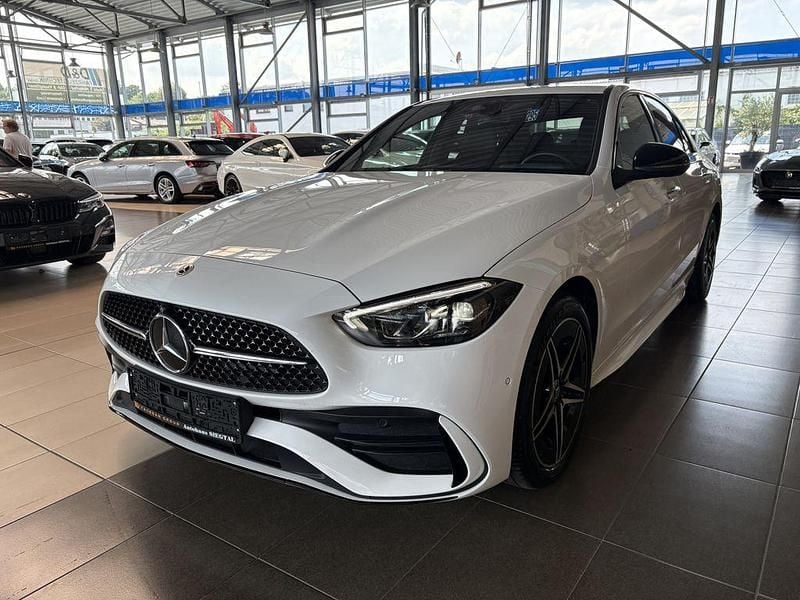 Weiß Gebraucht 2023 Mercedes C300e AMG line Limousine | 43.000 € (Fairer Preis) - Bild 1/4