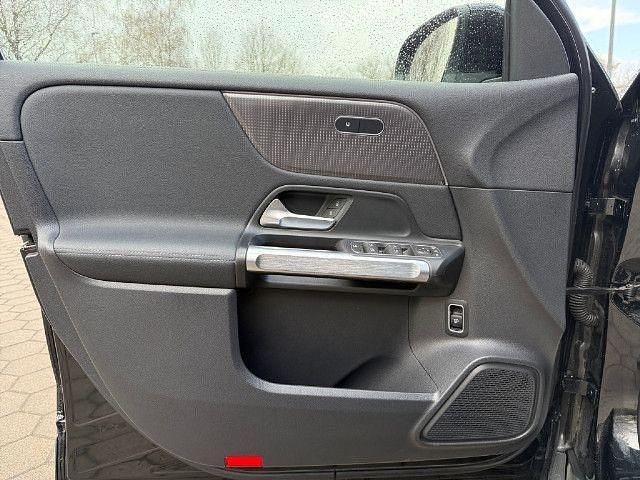 Gebraucht Mercedes EQB250 Progressive 139 kW (190 PS) 2024 Metalliclack kosmosschwarz SUV