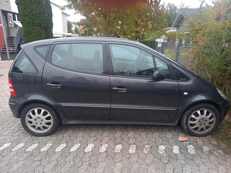 Schwarz Gebraucht 2001 Mercedes A190 Elegance Kleinwagen | 1.200 € (Guter Preis) - Bild 1/4
