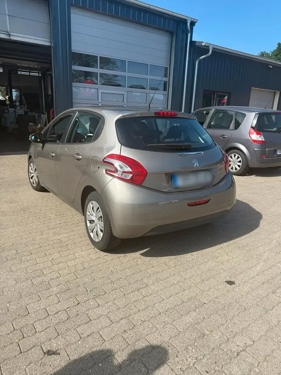 Gebraucht Peugeot 208 85 PS (62 kW) 2012 Grau Kleinwagen