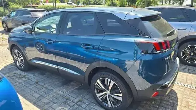 Gebraucht Peugeot 3008 Allure 131 PS (96 kW) 2023 Celebes blau SUV