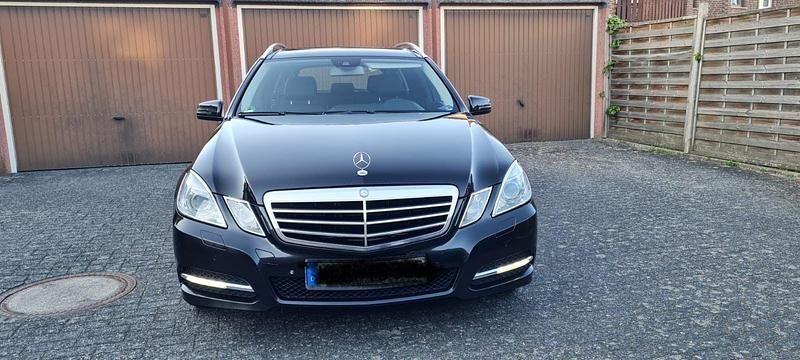 Schwarz Gebraucht 2010 Mercedes E350 Limousine | 10.000 € - Bild 1/4