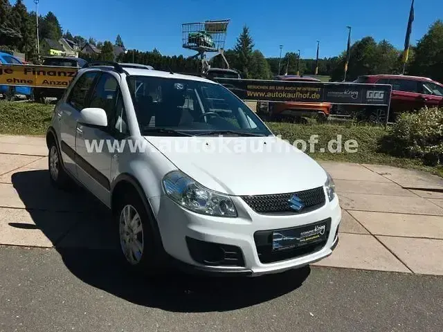Gebraucht Suzuki SX4 Club 120 PS (88 kW) 2015 Weiß Limousine