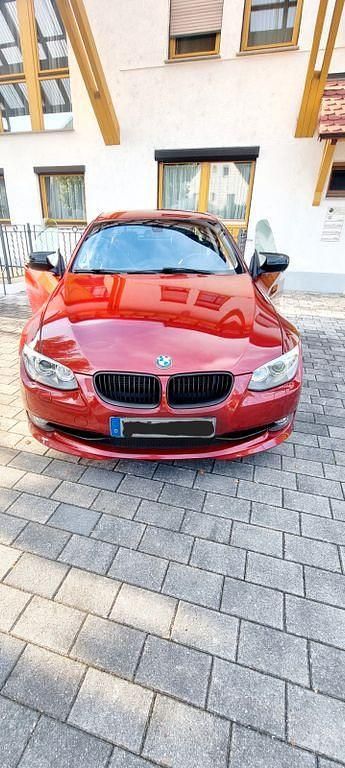 Rot Gebraucht 2011 BMW 330 Coupé | 14.000 € (Fairer Preis) - Bild 1/4