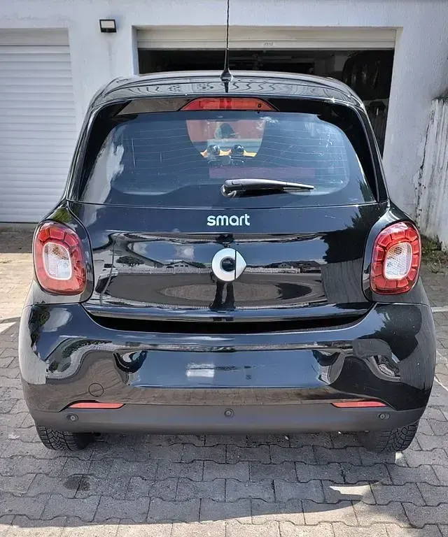 Używany Smart ForFour Passion 71 KM (52 kW) 2016 Czarny Hatchback