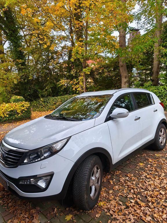 Weiß Gebraucht 2013 Kia Sportage Spirit SUV | 11.290 € (Fairer Preis) - Bild 1/4