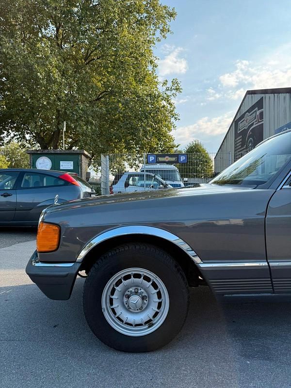 Gebraucht Mercedes 380 204 PS (150 kW) 1985 Grau Limousine