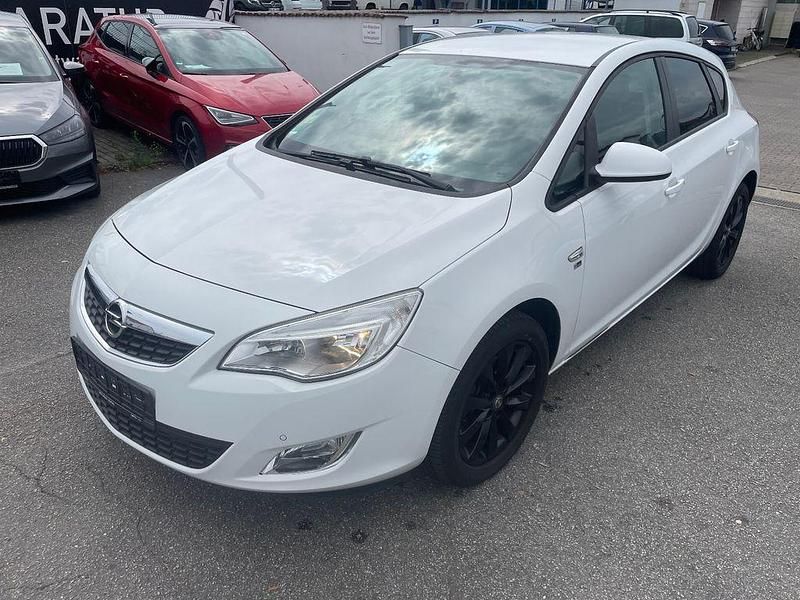 Schneeweiss/olympic/summit whi Gebraucht 2012 Opel Astra Limousine | 5.990 € (Guter Preis) - Bild 1/4