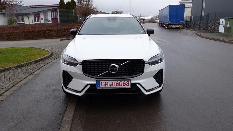 Gebraucht Volvo XC60 Plus 197 PS (144 kW) 2023 Crystal white SUV