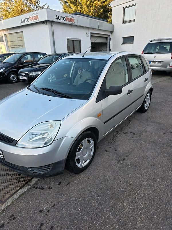 Silber Gebraucht 2002 Ford Fiesta Kleinwagen | 1.200 € (Fairer Preis) - Bild 1/4