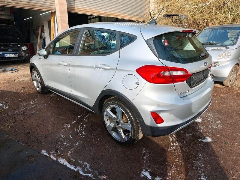 Gebraucht Ford Fiesta Active 86 PS (63 kW) 2018 Silber Kleinwagen