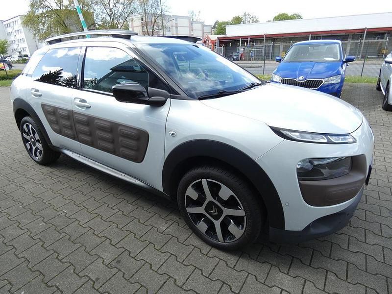 Used Citroën C4 110 HP (80 kW) 2016 White SUV