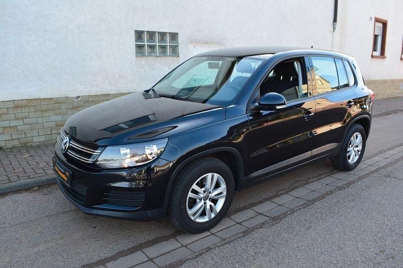 Schwarz Gebraucht 2014 VW Tiguan Trendline SUV | 10.250 € (Fairer Preis) - Bild 1/4