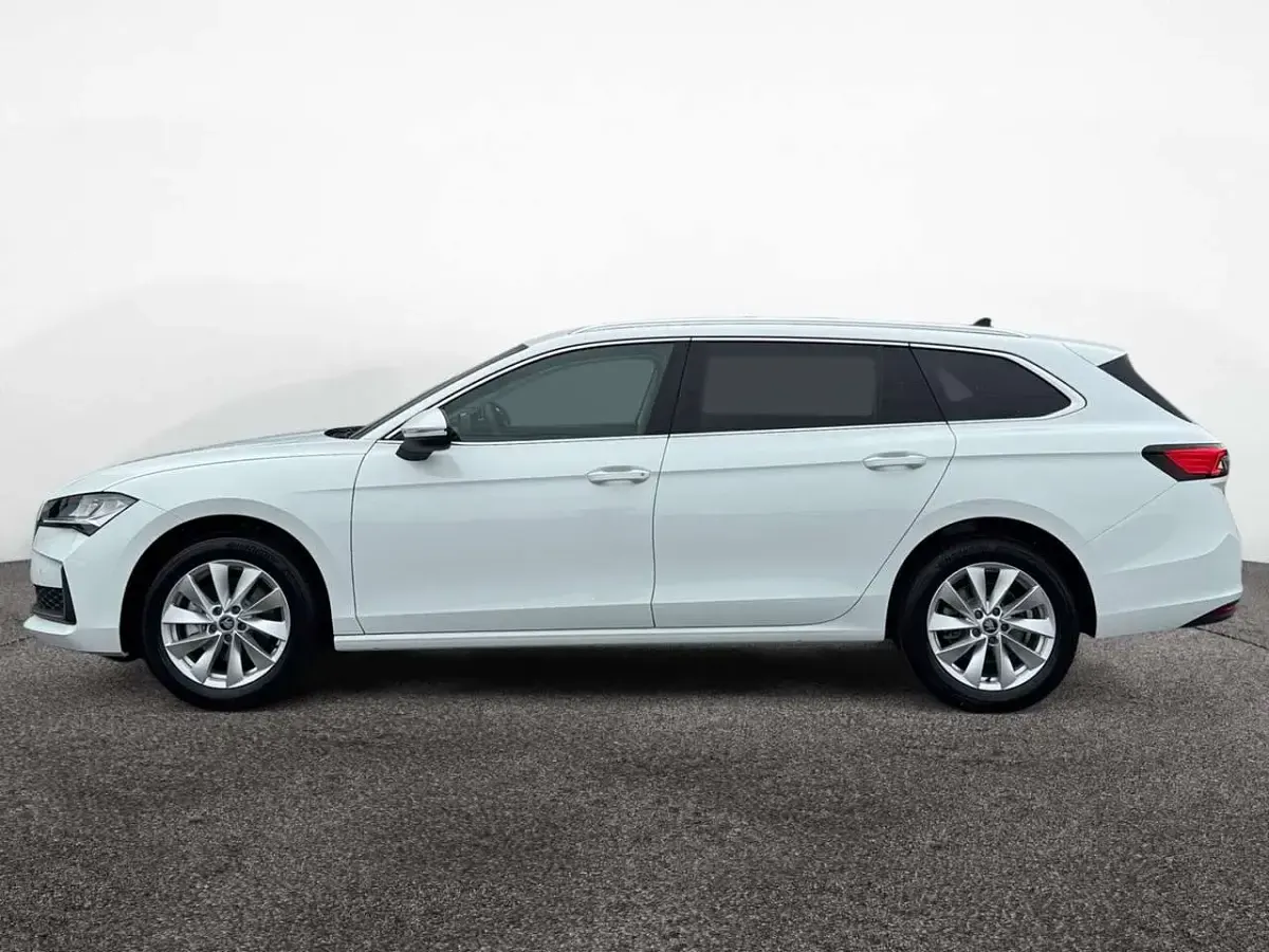 Neu Skoda Superb 150 PS (110 kW) 2026 Purity weiss Kombi