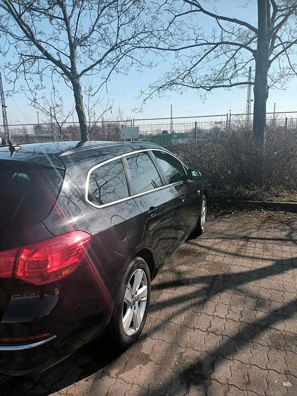 Gebraucht Opel Astra 160 PS (117 kW) 2014 Schwarz Kombi