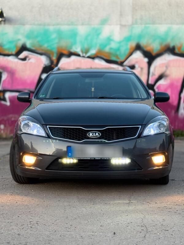 Grau Gebraucht 2012 Kia Ceed 2 Kombi | 4.650 € (Superpreis) - Bild 1/4