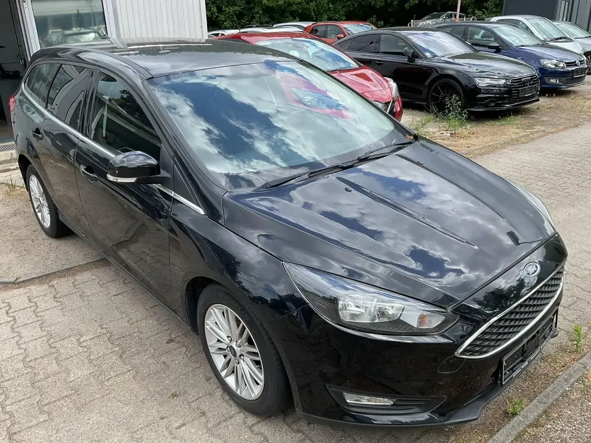 Gebraucht Ford Focus Cool & Connect 125 PS (91 kW) 2018 Schwarz Limousine