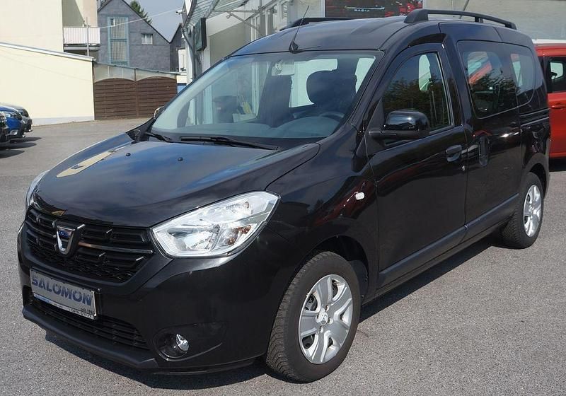 Schwarz Gebraucht 2021 Dacia Dokker Van | 17.980 € (Fairer Preis) - Bild 1/4