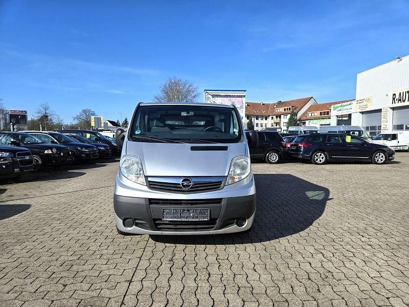 Gebraucht Opel Vivaro 145 PS (106 kW) 2011 Silber Van / Kleinbus