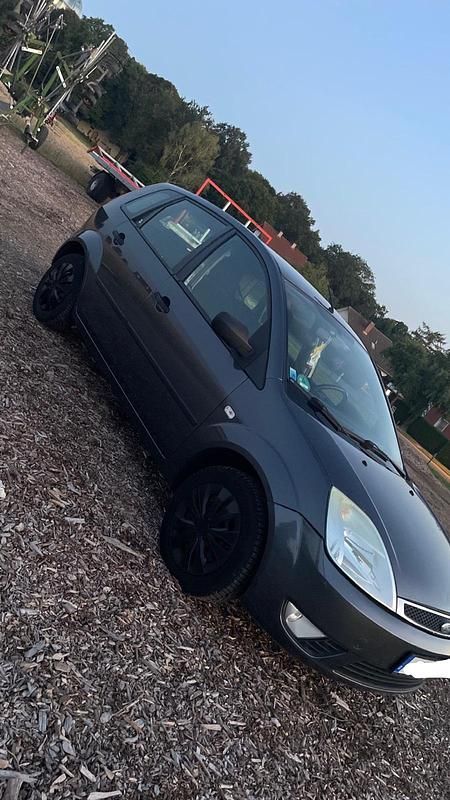 Gebraucht Ford Fiesta Ghia 68 PS (50 kW) 2004 Andere farben Kleinwagen