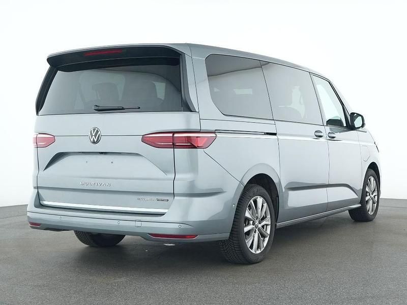 Gebraucht VW Multivan Style 245 PS (180 kW) 2025 Silber Van