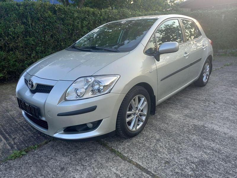 Silber Gebraucht 2009 Toyota Auris Limousine | 3.990 € (Fairer Preis) - Bild 1/4