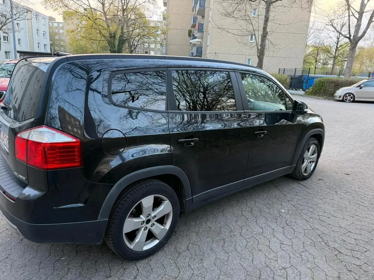 Gebraucht Chevrolet Orlando 163 PS (119 kW) 2013 Schwarz Van / Kleinbus