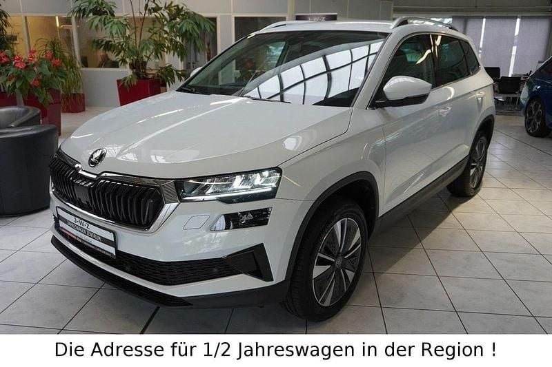 Moonwhiteperleffekt Neu 2025 Skoda Karoq Selection SUV | 32.990 € (Superpreis) - Bild 1/4